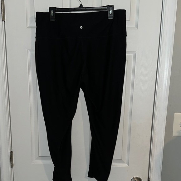 Xersion Black Leggings Stretchy Form-Fitting Design - Picture 3 of 4